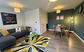 Stayva Mcr -Stylish 3Bdr By Etihad And Co-Op Live